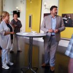 Jur Botter, wethouder van Kunst en Cultuur opent de expositie.